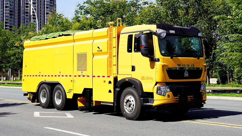 重汽豪沃除雪车