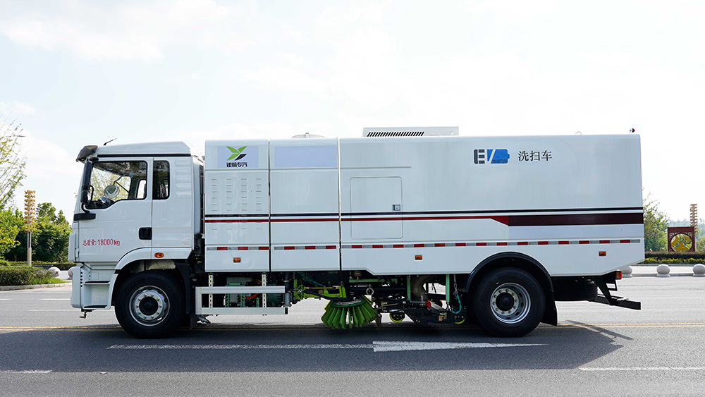 陕汽德创18吨纯电动洗扫车