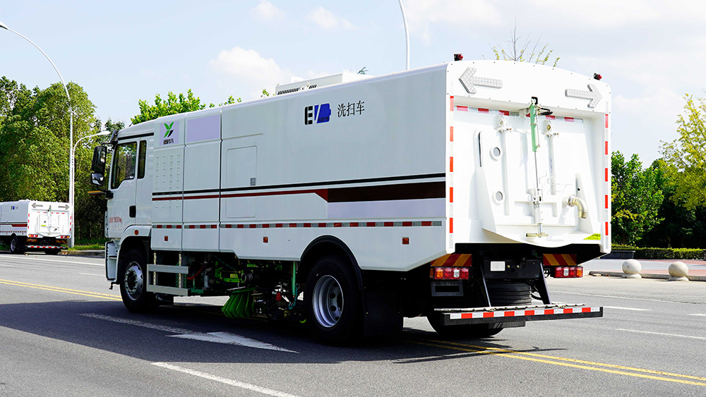 陕汽德创18吨纯电动洗扫车