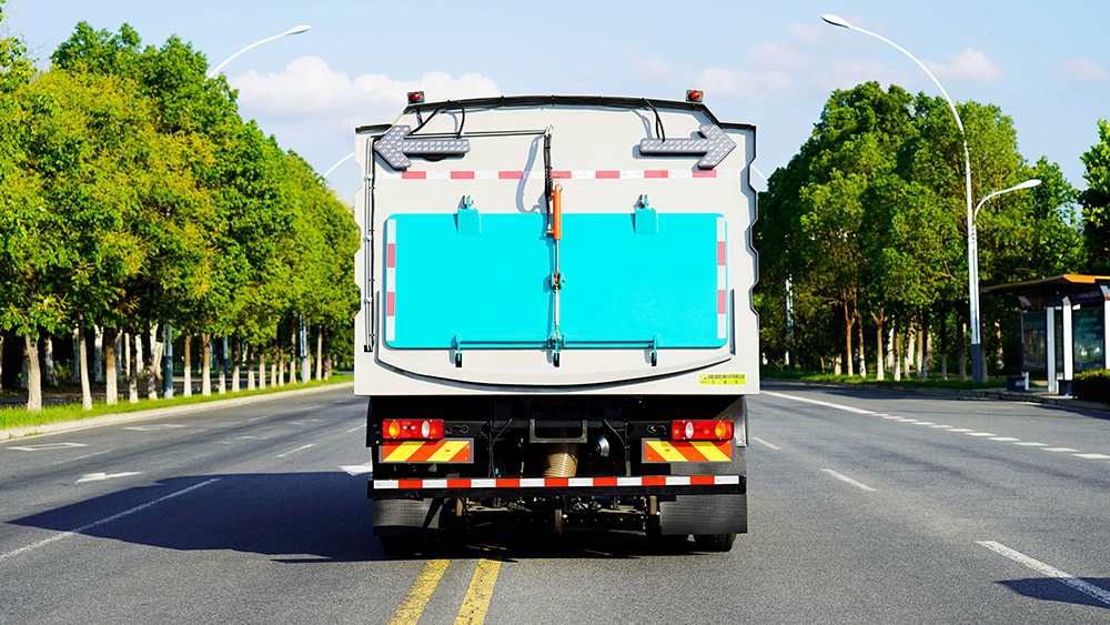 东风天锦扫路车