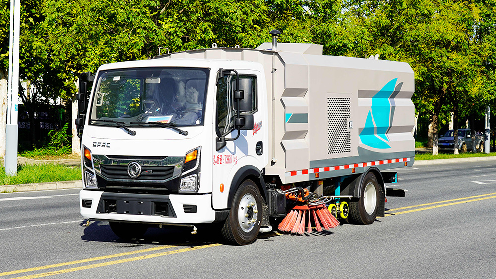 东风多利卡洗扫车