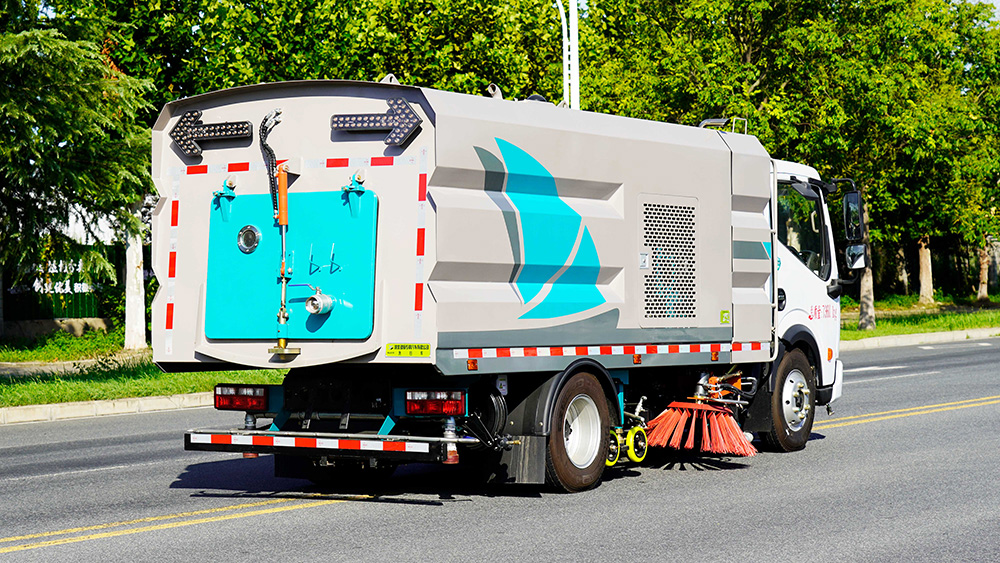 东风多利卡洗扫车