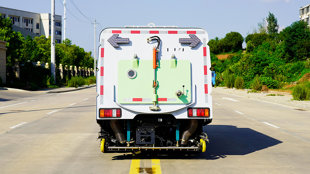 东风华神纯电动洗扫车
