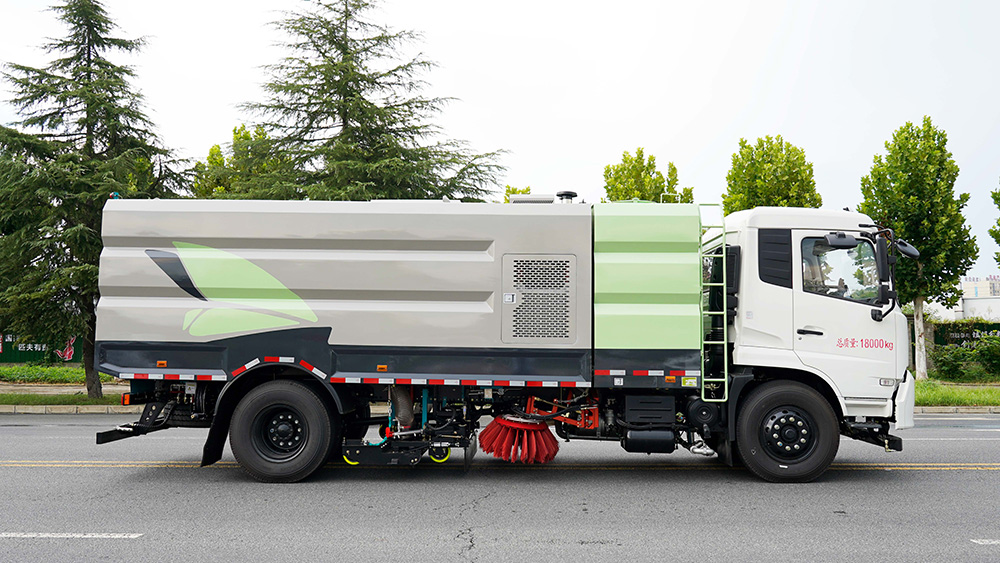 东风天锦洗扫车