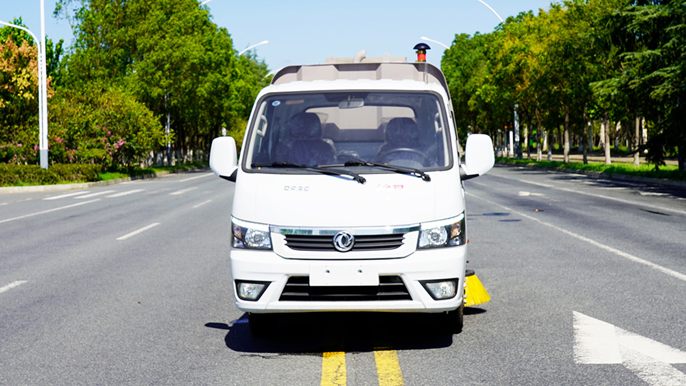 东风途逸扫路车