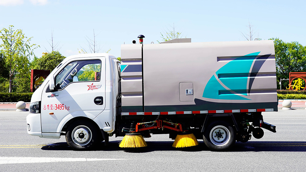 东风途逸扫路车