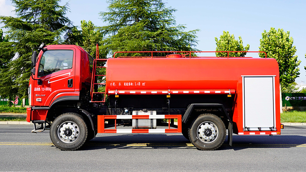 东风四驱森林消防洒水车