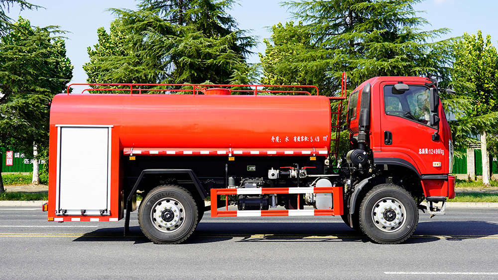 东风四驱森林消防洒水车