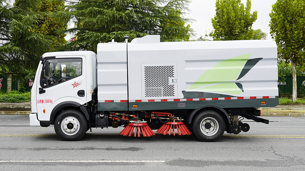 东风多利卡扫路车