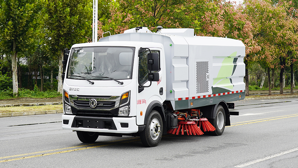 东风多利卡扫路车