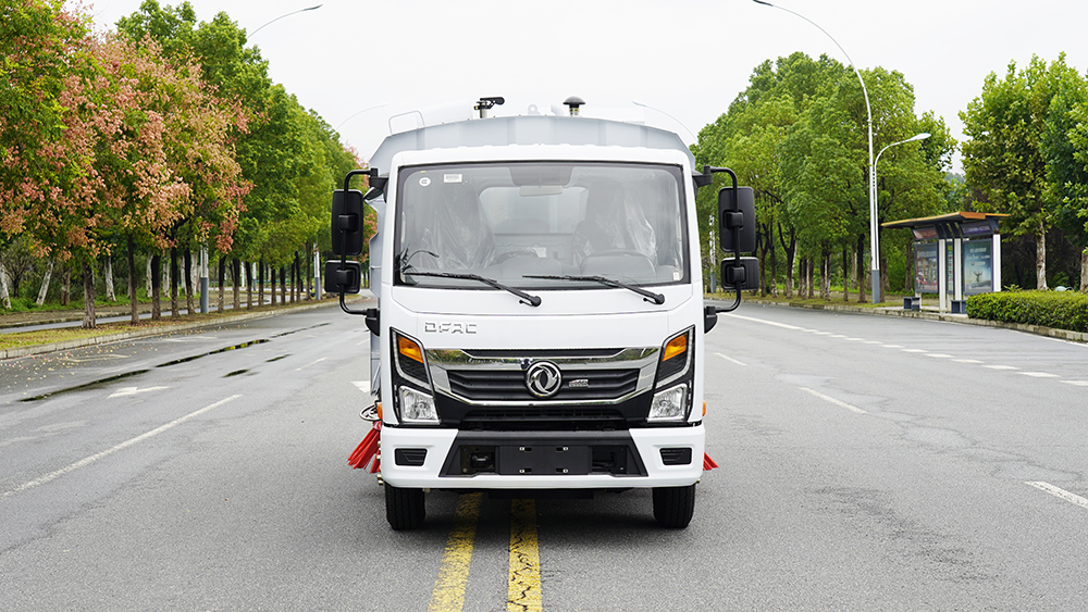 东风多利卡扫路车