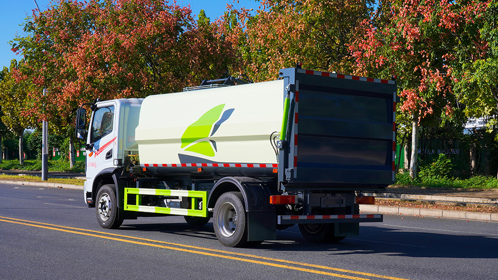 东风华神纯电动侧装压缩垃圾车