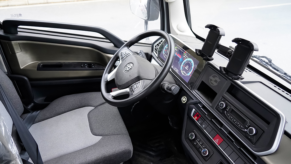 东风华神纯电动洒水车