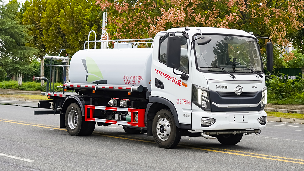 东风华神纯电动洒水车