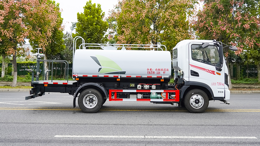 东风华神纯电动洒水车