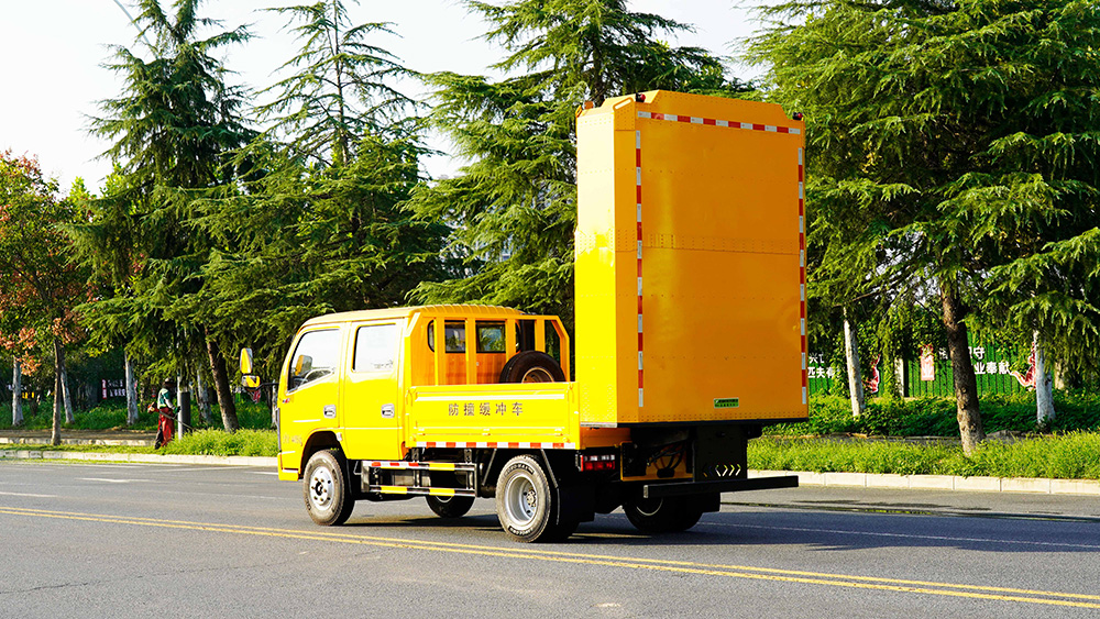 东风小多利卡防撞车