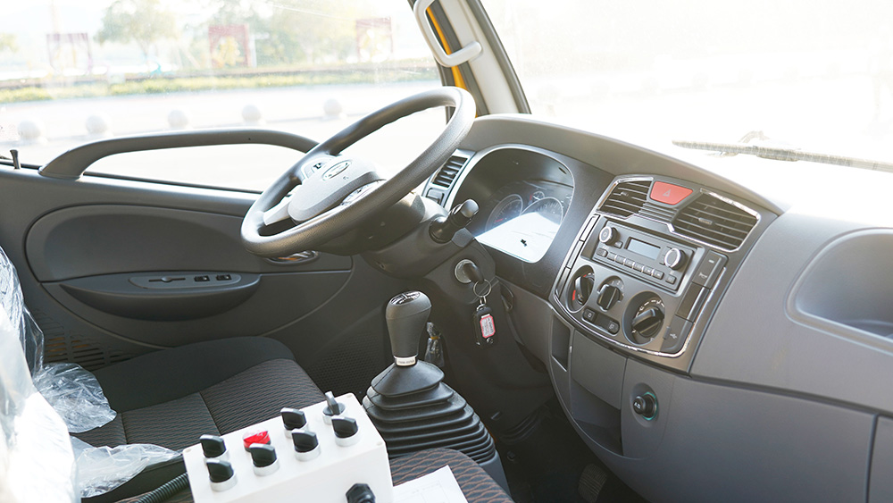 东风小多利卡防撞车