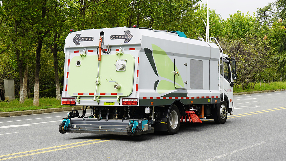 东风小多利卡深度保洁车