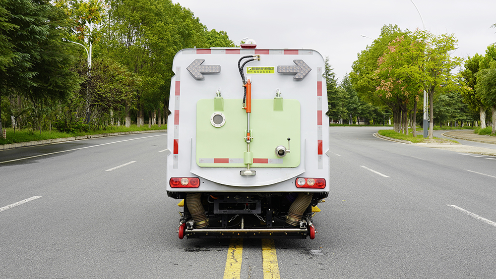 上汽跃进纯电动洗扫车