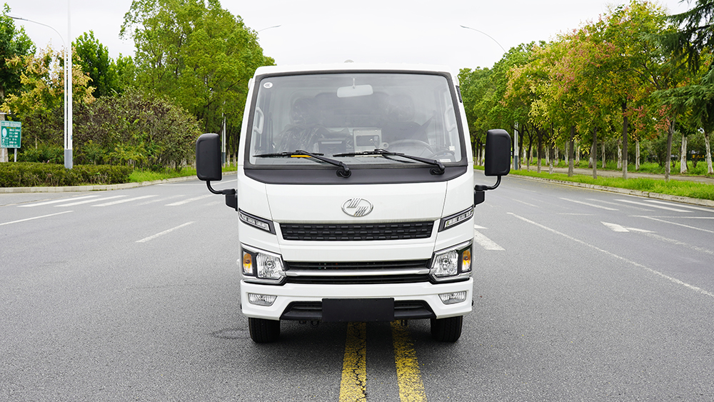 上汽跃进纯电动洗扫车