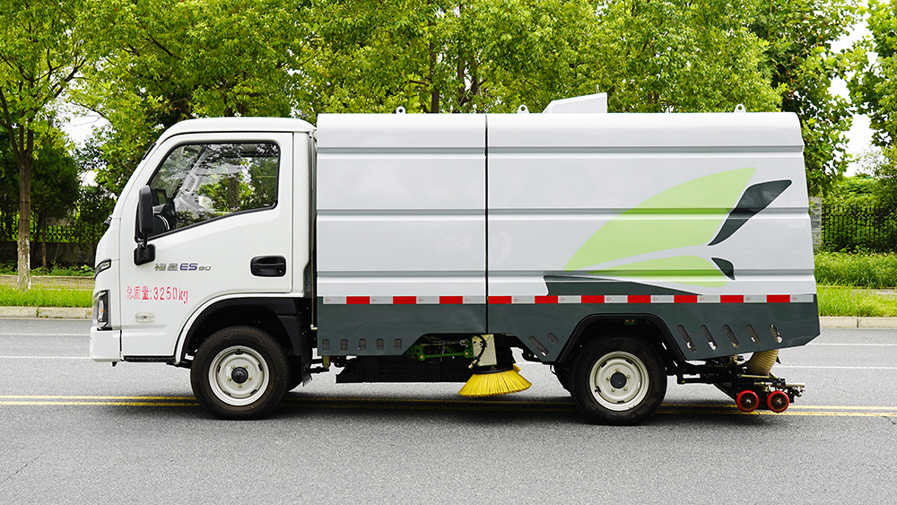 上汽跃进纯电动洗扫车