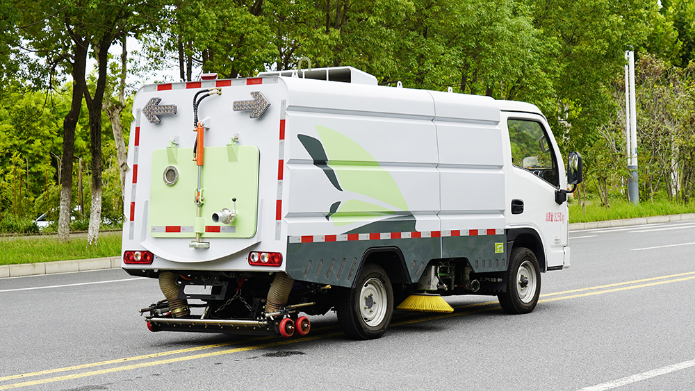 上汽跃进纯电动洗扫车