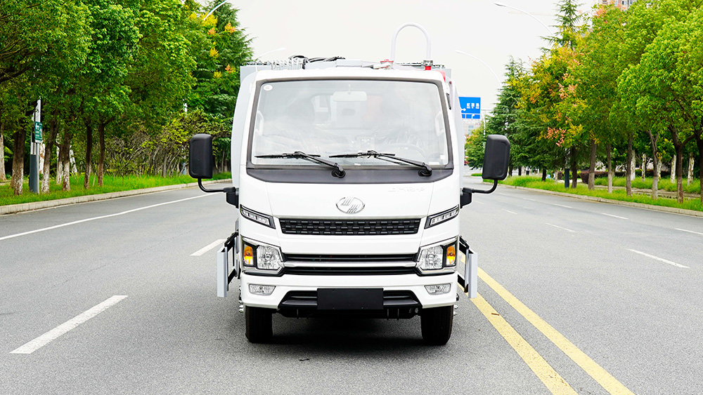 上汽跃进纯电动压缩垃圾车