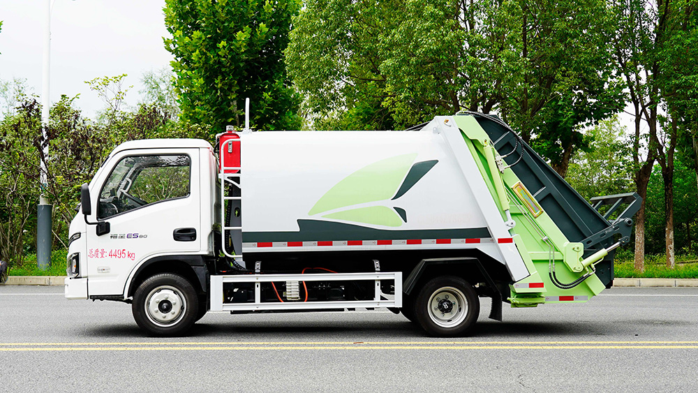 上汽跃进纯电动压缩垃圾车