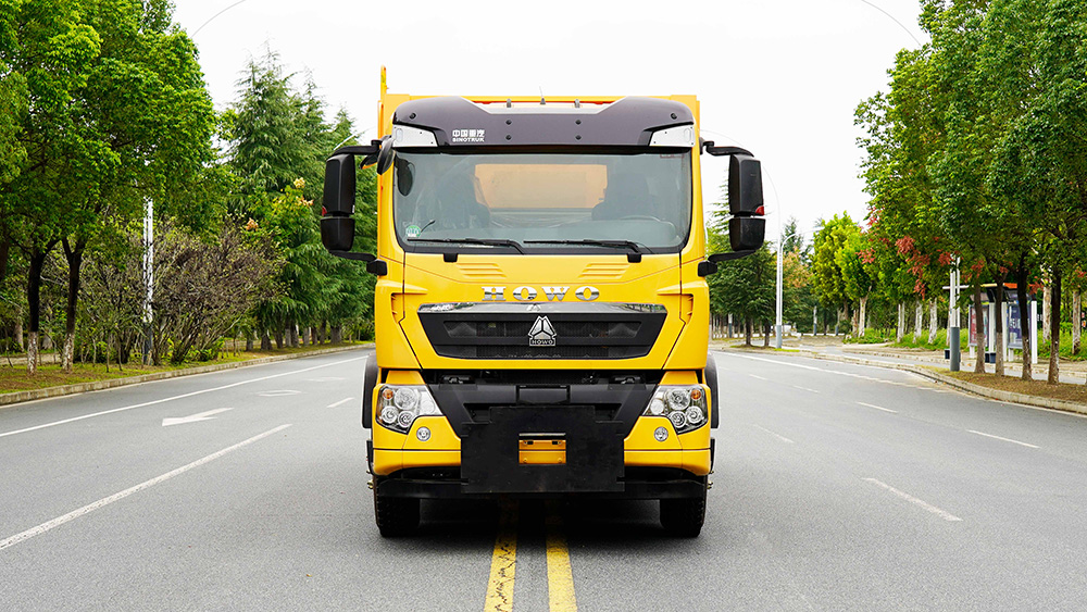 重汽豪沃除雪车