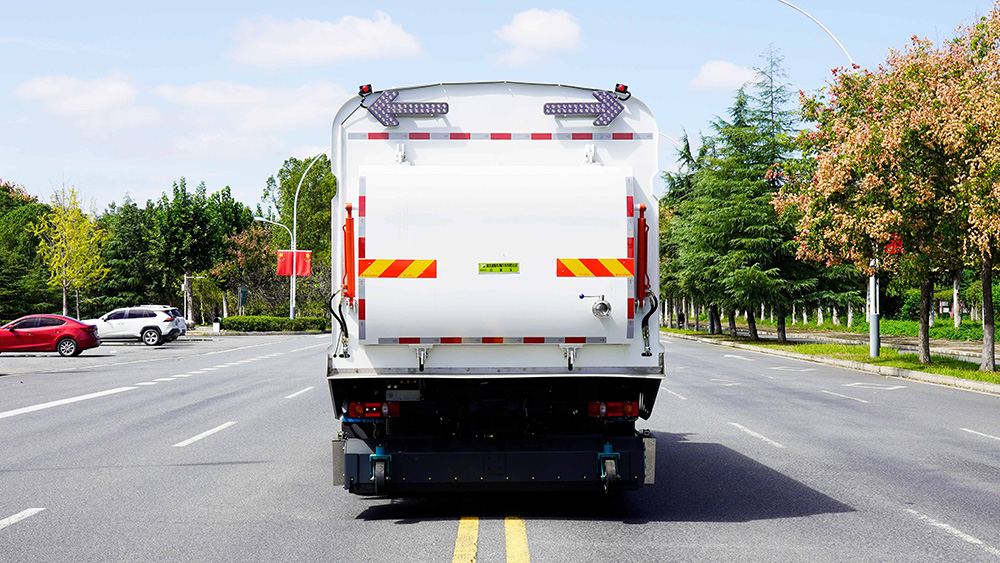 东风天锦高速清扫车