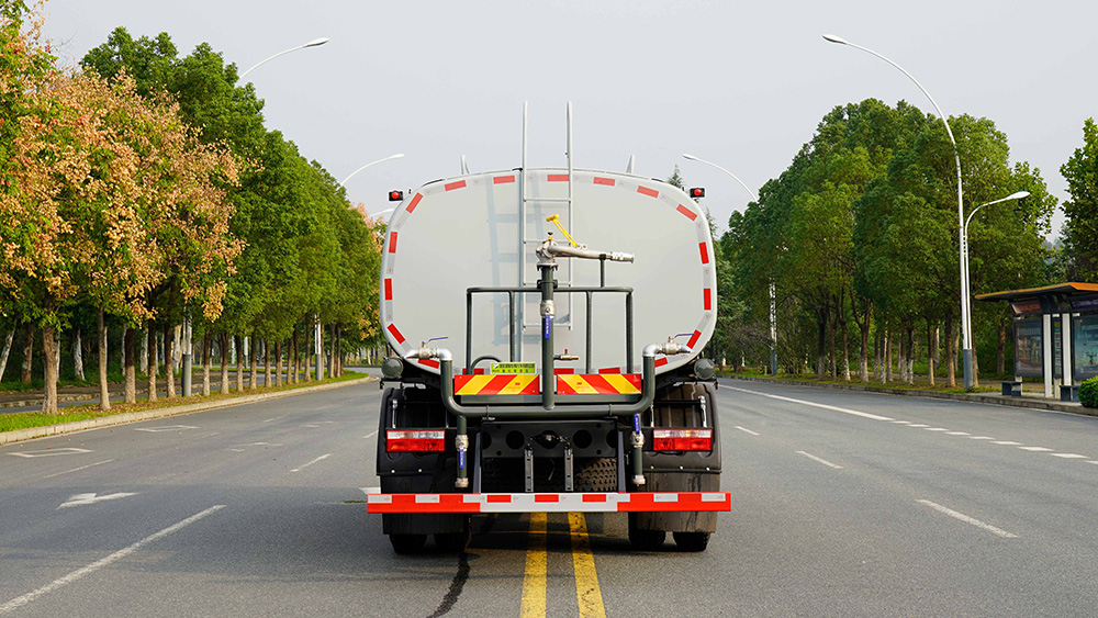 东风大多利卡16吨绿化喷洒车