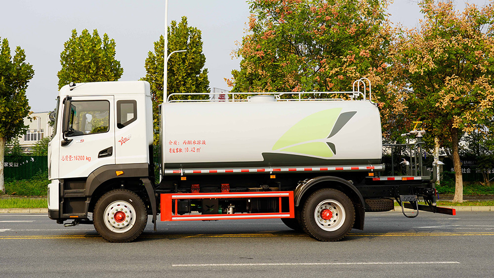 东风大多利卡16吨绿化喷洒车