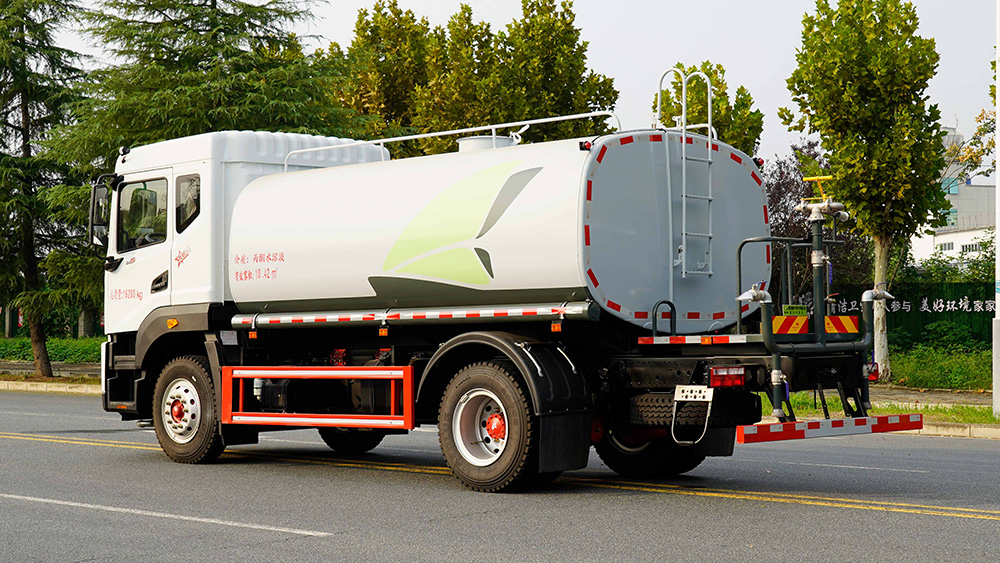 东风大多利卡16吨绿化喷洒车