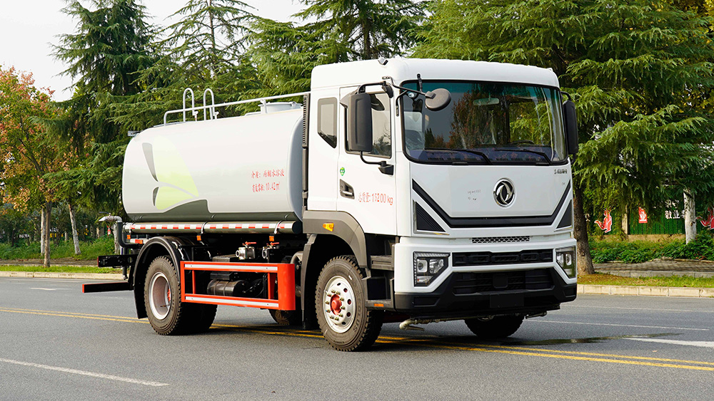 东风大多利卡16吨绿化喷洒车