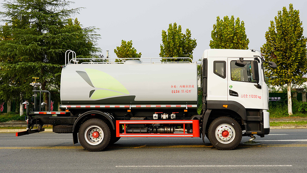 东风大多利卡16吨绿化喷洒车