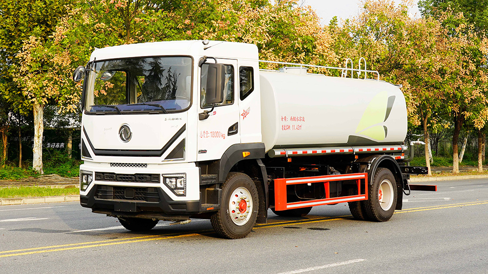 东风大多利卡18吨绿化喷洒车