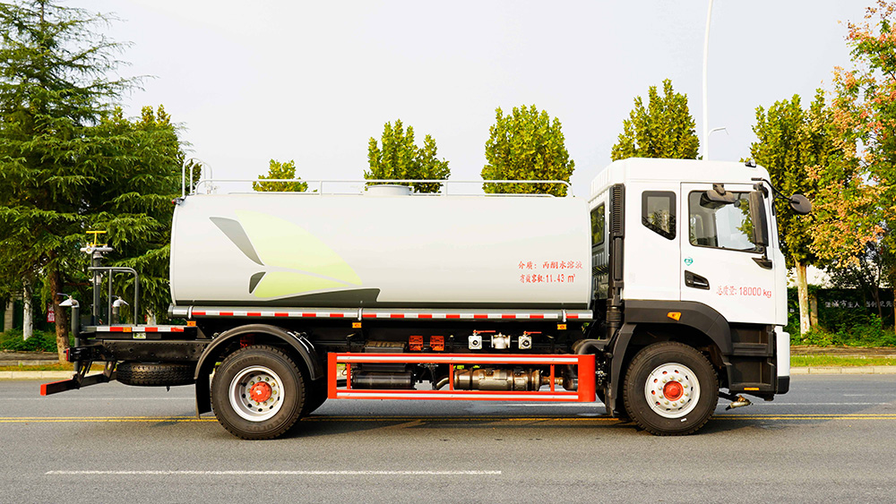 东风大多利卡18吨绿化喷洒车