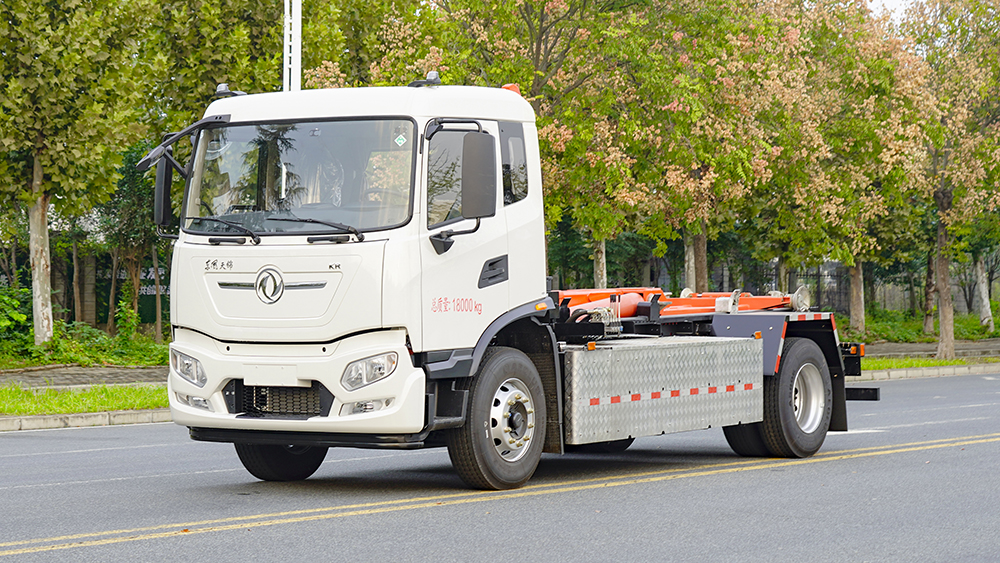 东风天锦纯电动勾臂垃圾车