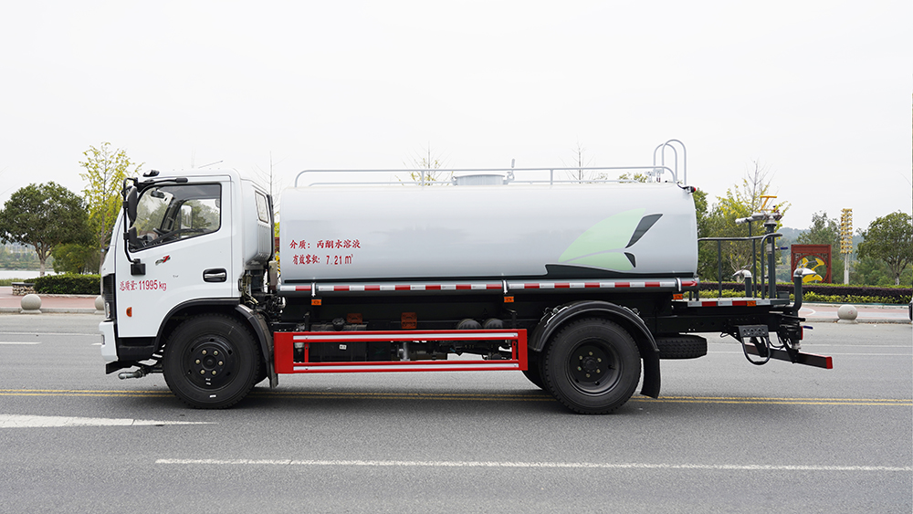 东风大多利卡12吨绿化喷洒车