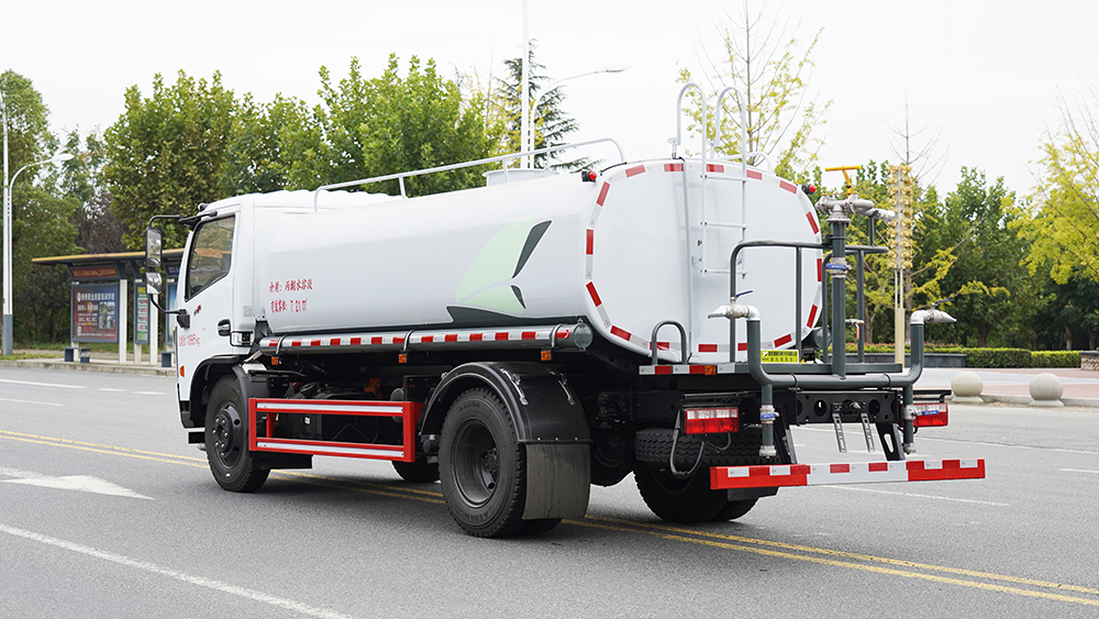 东风大多利卡12吨绿化喷洒车