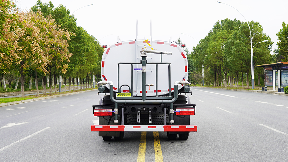 东风大多利卡12吨绿化喷洒车