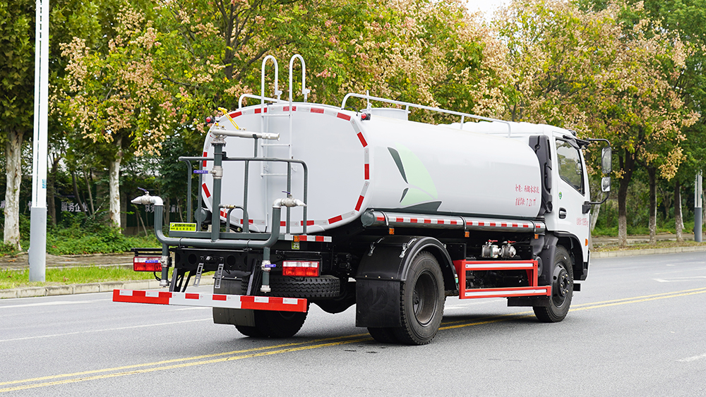 东风大多利卡12吨绿化喷洒车