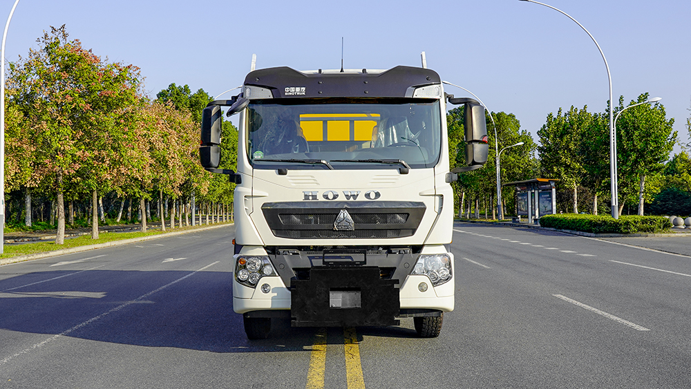 重汽豪沃除雪车