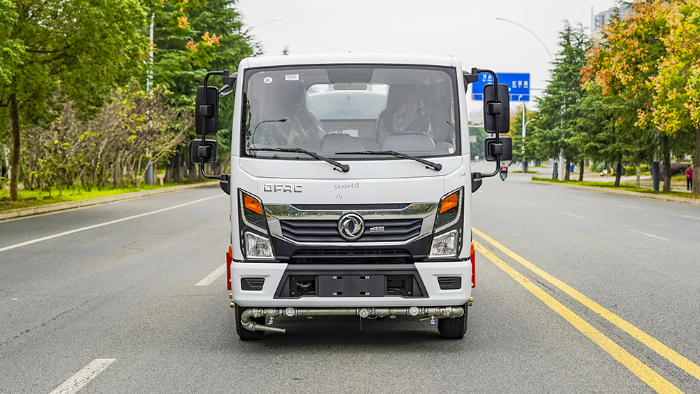 东风小多利7吨卡绿化喷洒车