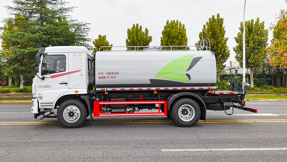 东风华神16吨洒水车