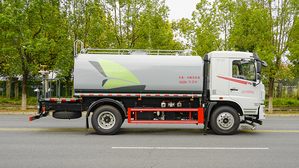 东风华神16吨洒水车