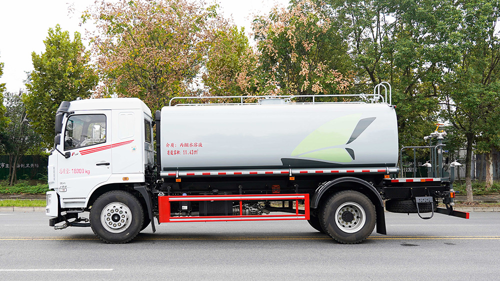 东风华神18吨洒水车