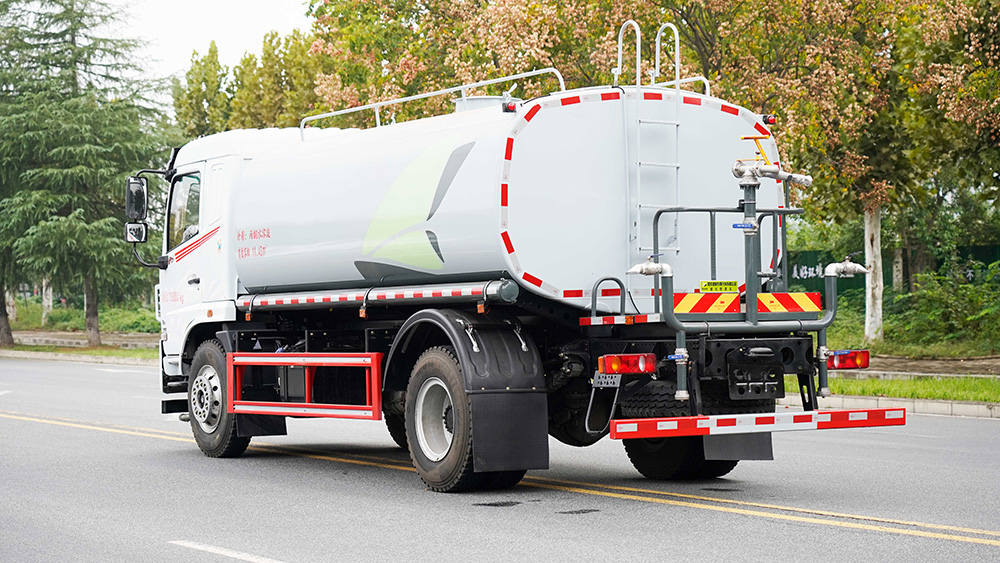 东风华神18吨洒水车