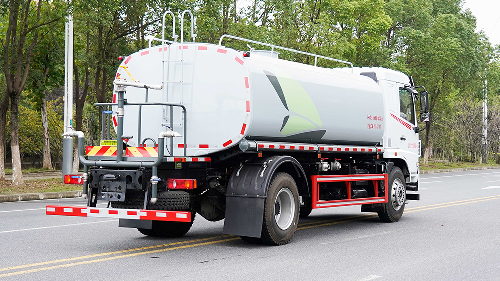 东风华神18吨洒水车