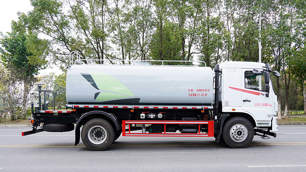 东风华神18吨洒水车